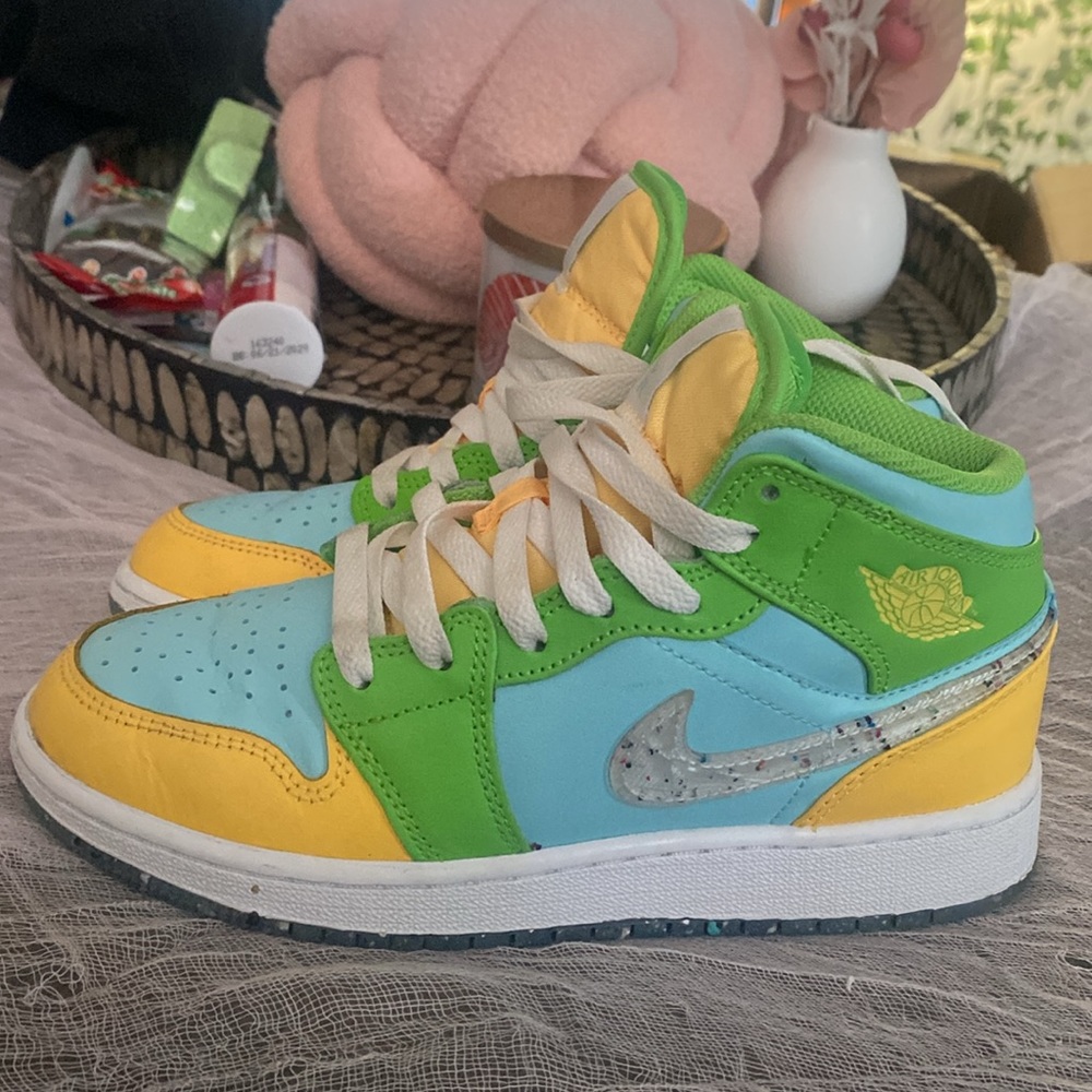 Multicolor Jordan 1’s - Picture 3 of 6